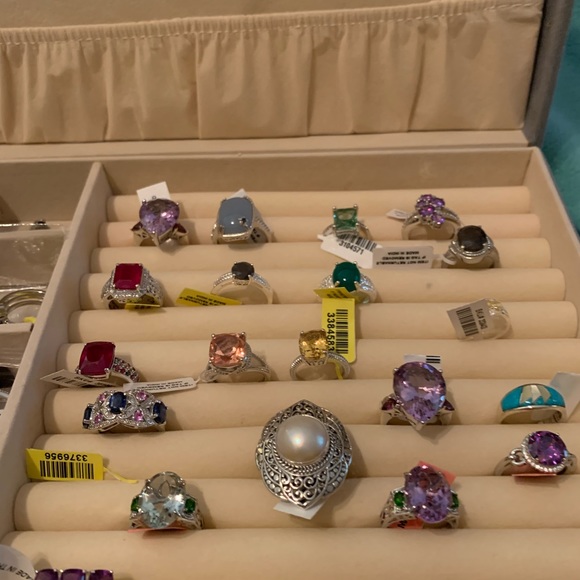 JEWELS💖 LOTS & LOTS For Sale…. Much more to list…STAY TUNED😃 - Picture 3 of 7